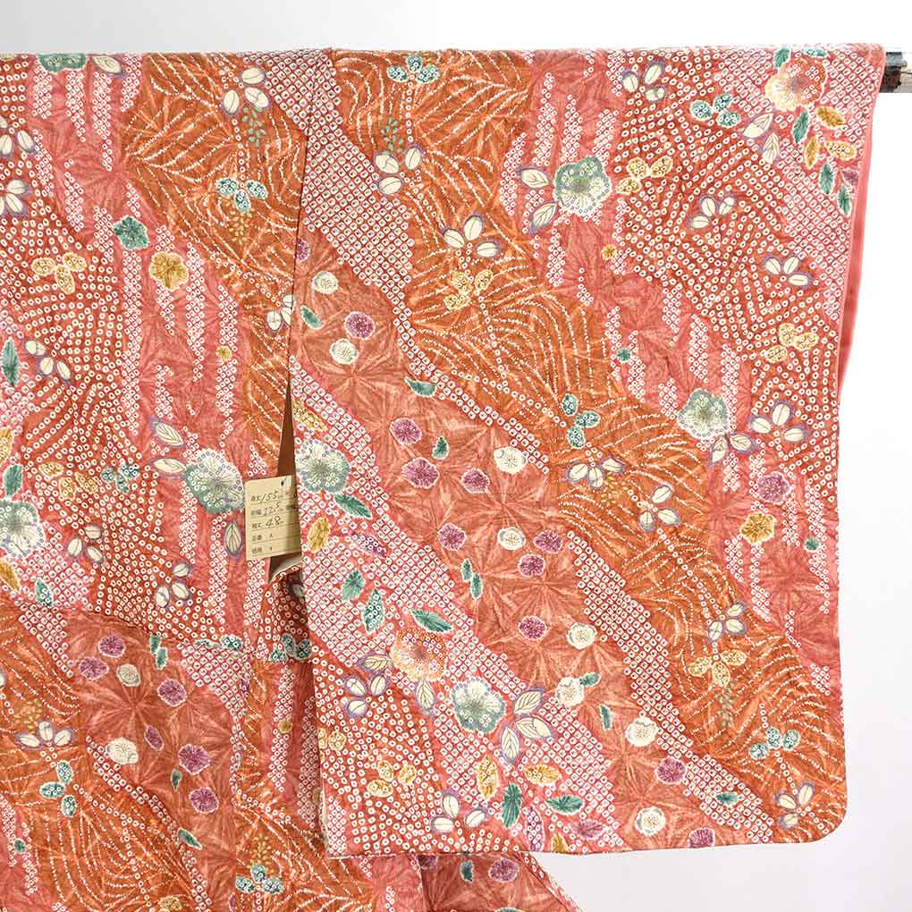 小紋 リサイクル着物 身丈155cm 裄63cm 前幅22.5cm 後幅28cm 袖丈48cm 袖幅32cm レディース 袷 絞り 裄Mサイズ 秋冬春用 正絹(シルク)ピンク 美品 リメイク リユース【ランクA】