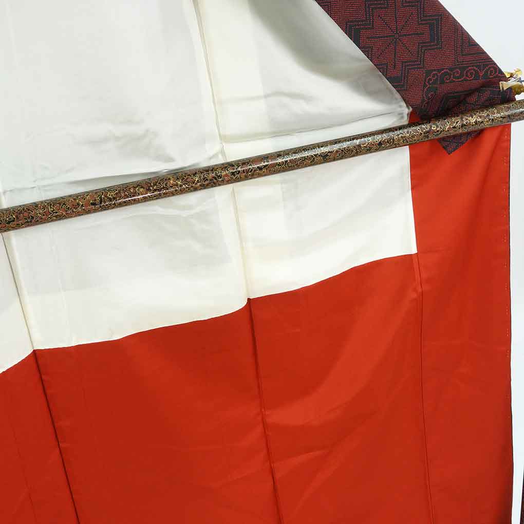 紬 リサイクル着物 身丈160cm 裄63cm 前幅23.5cm 後幅29.5cm 袖丈53cm 袖幅32cm レディース 袷 連続模様 裄Mサイズ 秋冬春用 正絹（シルク）ブラック 美品 大島紬 リメイク リユース【ランクA】