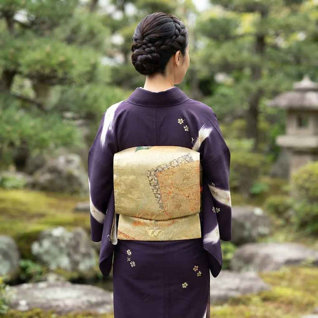 袋帯 リサイクル帯 幅31cm 長さ426cm レディース 連続模様 秋冬春用 正絹（シルク）ゴールド 未使用品 リメイク リユース【ランクS】