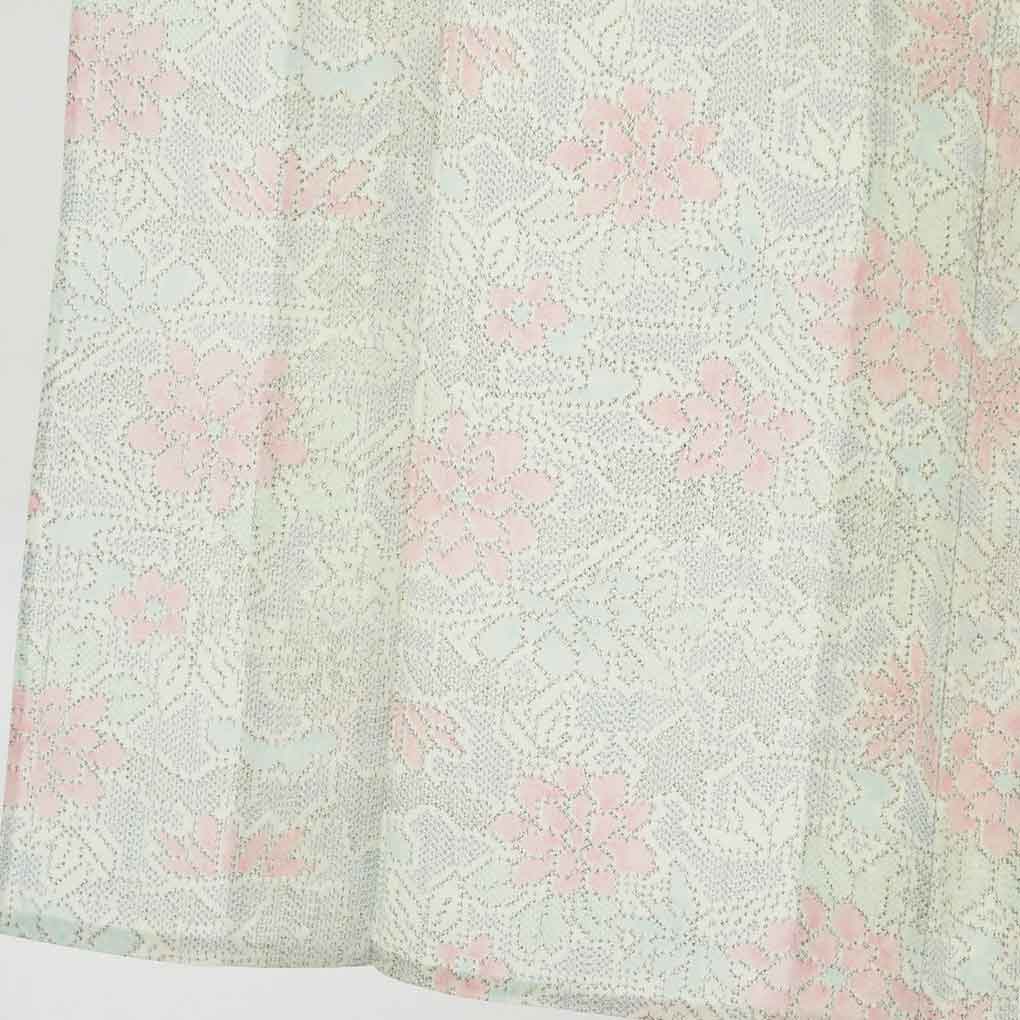 リサイクル 紬 着物 身丈155cm 裄62.6cm 前幅23cm 後幅29cm 袖丈57cm 袖幅32.5cm レディース 花柄 夏用 正絹(シルク)白地 美品 リサイクル リメイク リユース【ランクA】