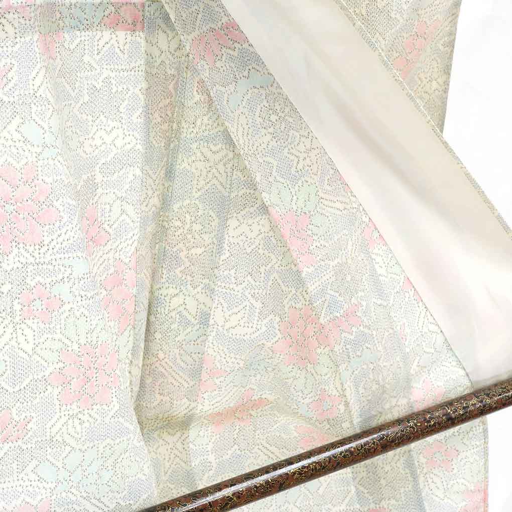 リサイクル 紬 着物 身丈155cm 裄62.6cm 前幅23cm 後幅29cm 袖丈57cm 袖幅32.5cm レディース 花柄 夏用 正絹(シルク)白地 美品 リサイクル リメイク リユース【ランクA】