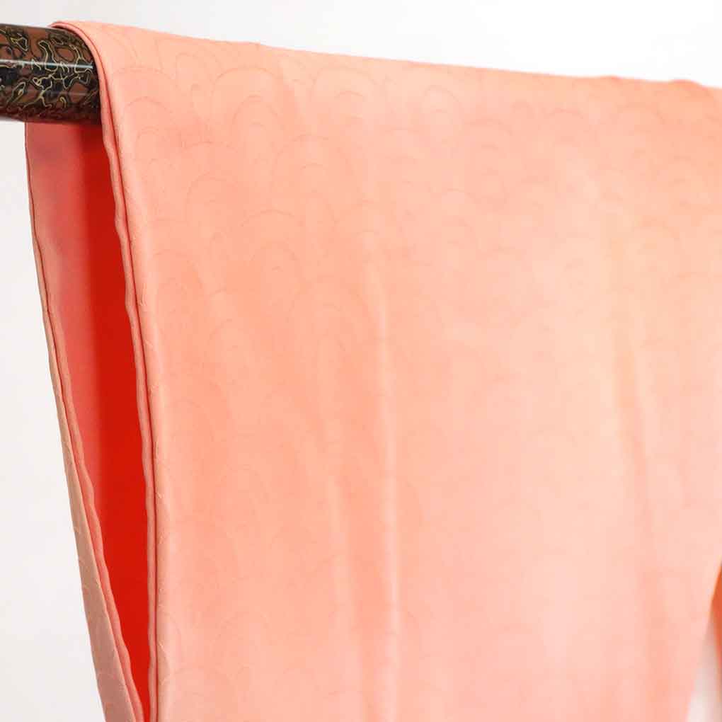 リサイクル 色無地 ピンク地 青海波 一方付 袷 正絹 レディース 秋冬春用 シルク ピンク 裄SSサイズ身丈146cm 裄60cm 前幅22cm 後幅29cm 袖丈52cm【ランクA】