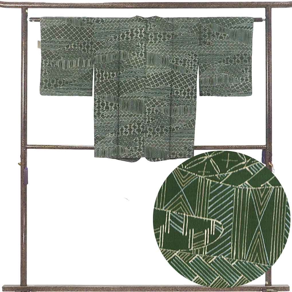 コート リサイクル着物 コート丈81cm 裄62cm 袖丈46cm 袖幅31cm レディース 単衣 連続模様 裄Sサイズ 初夏・初秋用 正絹（シルク）グリーン 未使用品 リメイク リユース【ランクS】