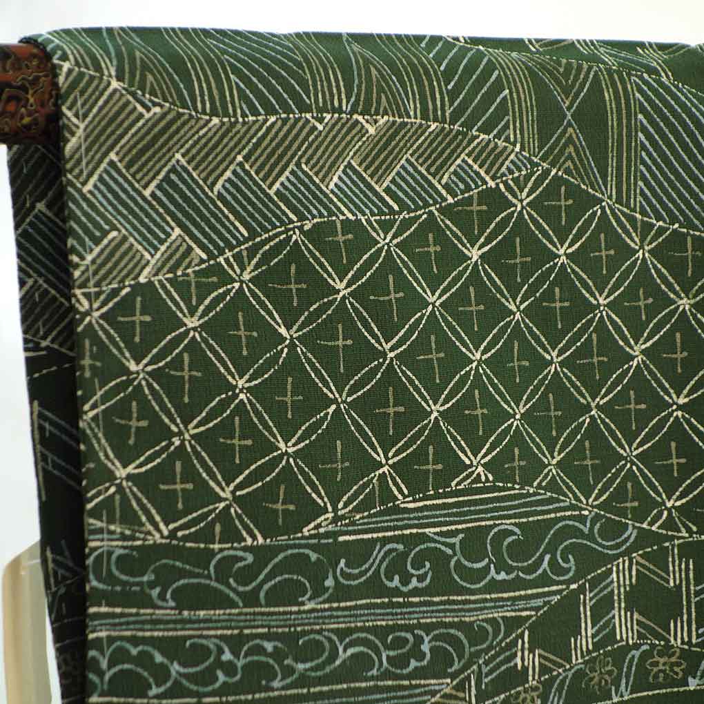 コート リサイクル着物 コート丈81cm 裄62cm 袖丈46cm 袖幅31cm レディース 単衣 連続模様 裄Sサイズ 初夏・初秋用 正絹（シルク）グリーン 未使用品 リメイク リユース【ランクS】