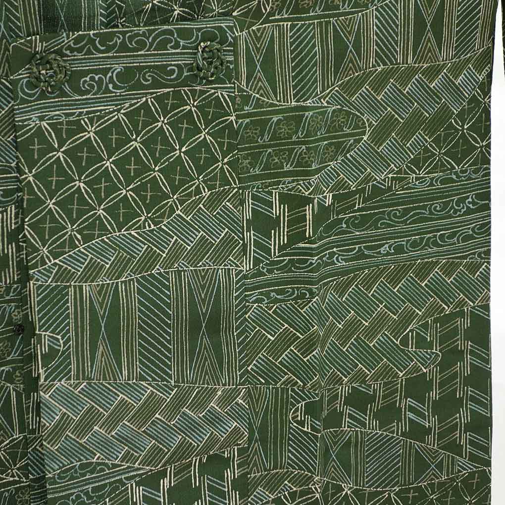 コート リサイクル着物 コート丈81cm 裄62cm 袖丈46cm 袖幅31cm レディース 単衣 連続模様 裄Sサイズ 初夏・初秋用 正絹（シルク）グリーン 未使用品 リメイク リユース【ランクS】