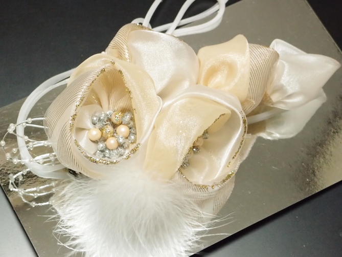 髪飾り・白×薄黄色花　／簪 髪かざり 髪留め 髪どめ 振袖用 ふりそで ヘアアクセサリー フラワーコーム【新品】