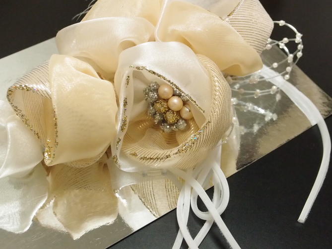 髪飾り・白×薄黄色花　／簪 髪かざり 髪留め 髪どめ 振袖用 ふりそで ヘアアクセサリー フラワーコーム【新品】