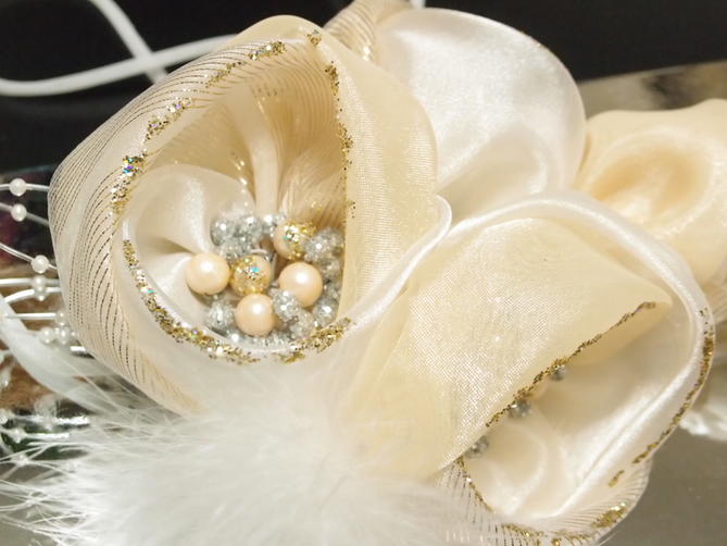 髪飾り・白×薄黄色花　／簪 髪かざり 髪留め 髪どめ 振袖用 ふりそで ヘアアクセサリー フラワーコーム【新品】