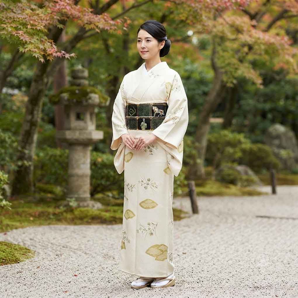 小紋 リサイクル着物 身丈153cm 裄63cm 前幅23cm 後幅28.5cm 袖丈49cm 袖幅32cm レディース 袷 花柄 裄Mサイズ 秋冬春用 正絹（シルク）ホワイト やや難 リメイク リユース【ランクB】