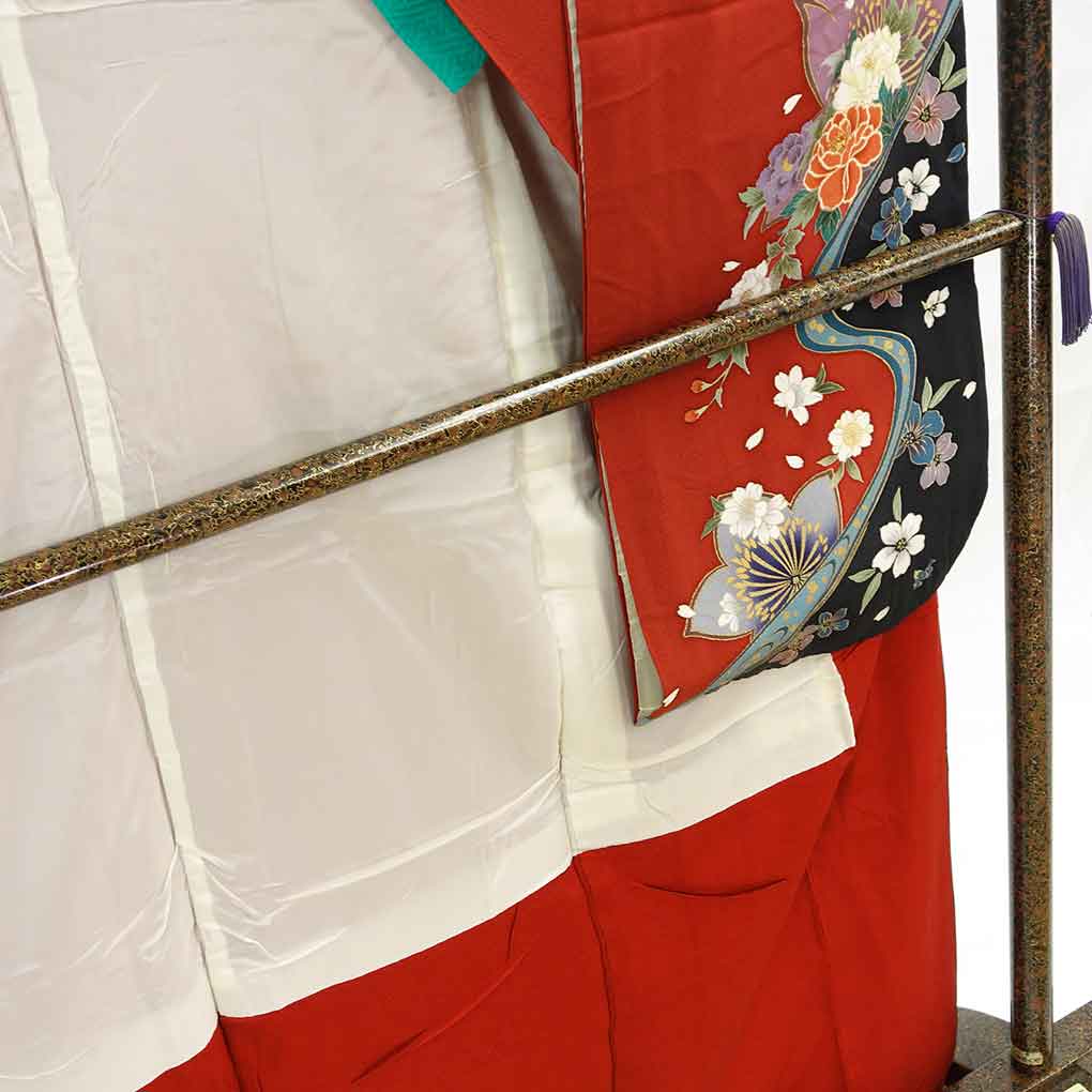 振袖 リサイクル着物 身丈170cm 裄68cm 前幅24cm 後幅30cm 袖丈104cm 袖幅34.5cm レディース 袷 花柄 裄長 裄Lサイズ 秋冬春用 正絹（シルク）レッド トールサイズ 美品 リメイク リユース【ランクA】