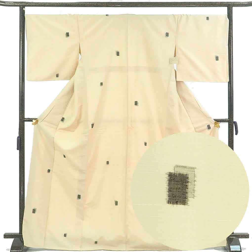紬 リサイクル着物 身丈171cm 裄70cm 前幅24.5cm 後幅30cm 袖丈49cm 袖幅35cm レディース 袷 飛び柄 裄長 裄L-LLサイズ 秋冬春用 正絹（シルク）ホワイト トールサイズ やや難 リメイク リユース【ランクB】