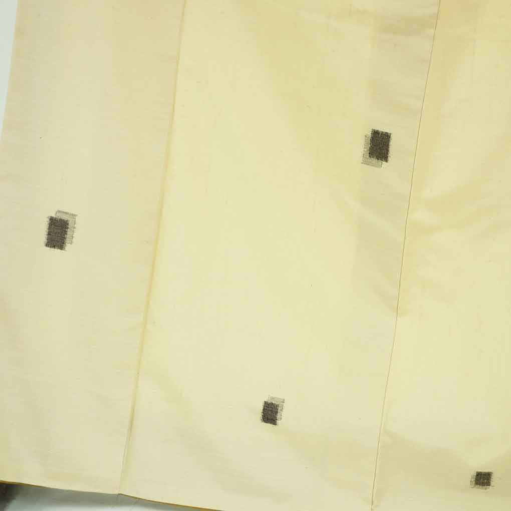紬 リサイクル着物 身丈171cm 裄70cm 前幅24.5cm 後幅30cm 袖丈49cm 袖幅35cm レディース 袷 飛び柄 裄長 裄L-LLサイズ 秋冬春用 正絹（シルク）ホワイト トールサイズ やや難 リメイク リユース【ランクB】