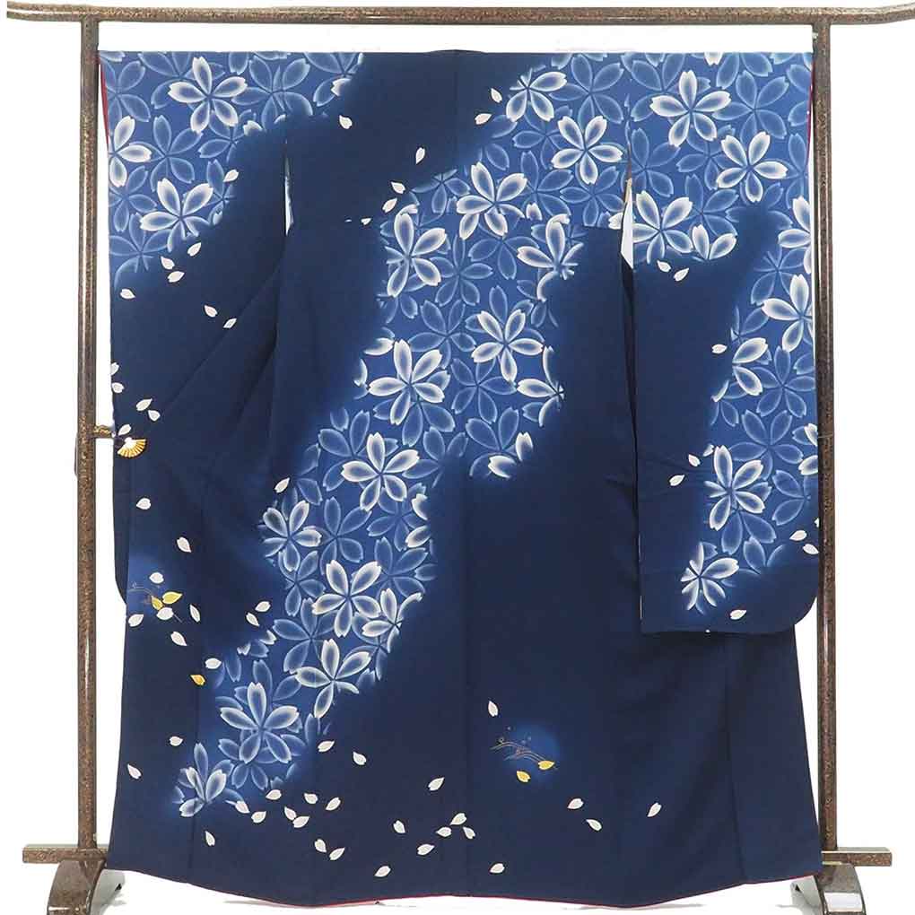 振袖 リサイクル着物 身丈167cm 裄68cm 前幅24.5cm 後幅30cm 袖丈113cm 袖幅34cm レディース 袷 桜 裄長 裄Lサイズ 秋冬春用 正絹（シルク）ネイビー トールサイズ やや難 リメイク リユース【ランクB】