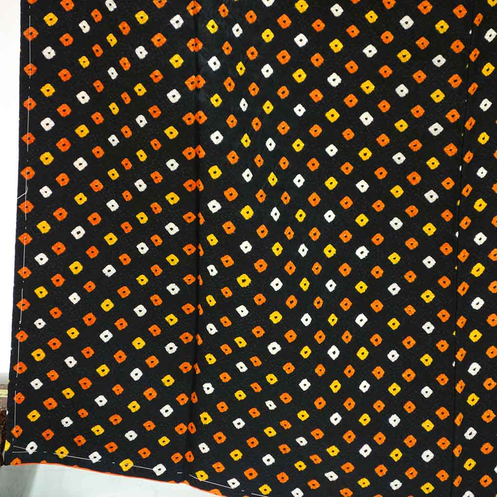 小紋 リサイクル着物 身丈168cm 裄66cm 前幅23cm 後幅30cm 袖丈49cm 袖幅33cm レディース 袷 絞り 裄長 裄M-Lサイズ 秋冬春用 正絹（シルク）ブラック トールサイズ 未使用品 リメイク リユース【ランクS】