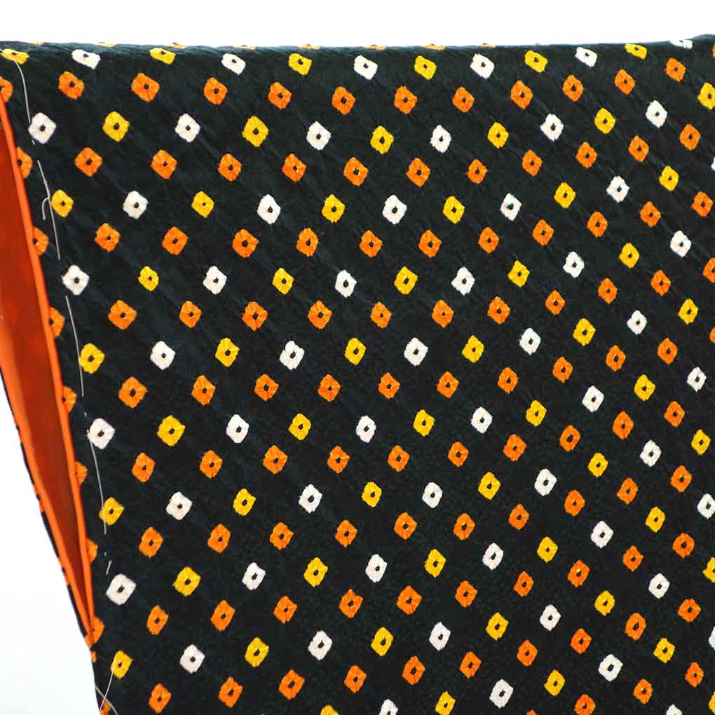 小紋 リサイクル着物 身丈168cm 裄66cm 前幅23cm 後幅30cm 袖丈49cm 袖幅33cm レディース 袷 絞り 裄長 裄M-Lサイズ 秋冬春用 正絹（シルク）ブラック トールサイズ 未使用品 リメイク リユース【ランクS】