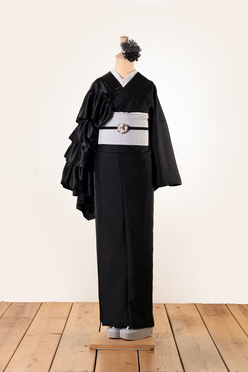 片袖フリル着物（ブラックシャンタン）　SAK-KMKF20211126