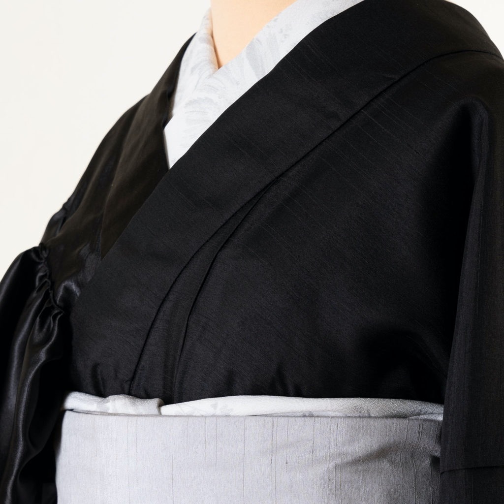 片袖フリル着物（ブラックシャンタン）　SAK-KMKF20211126