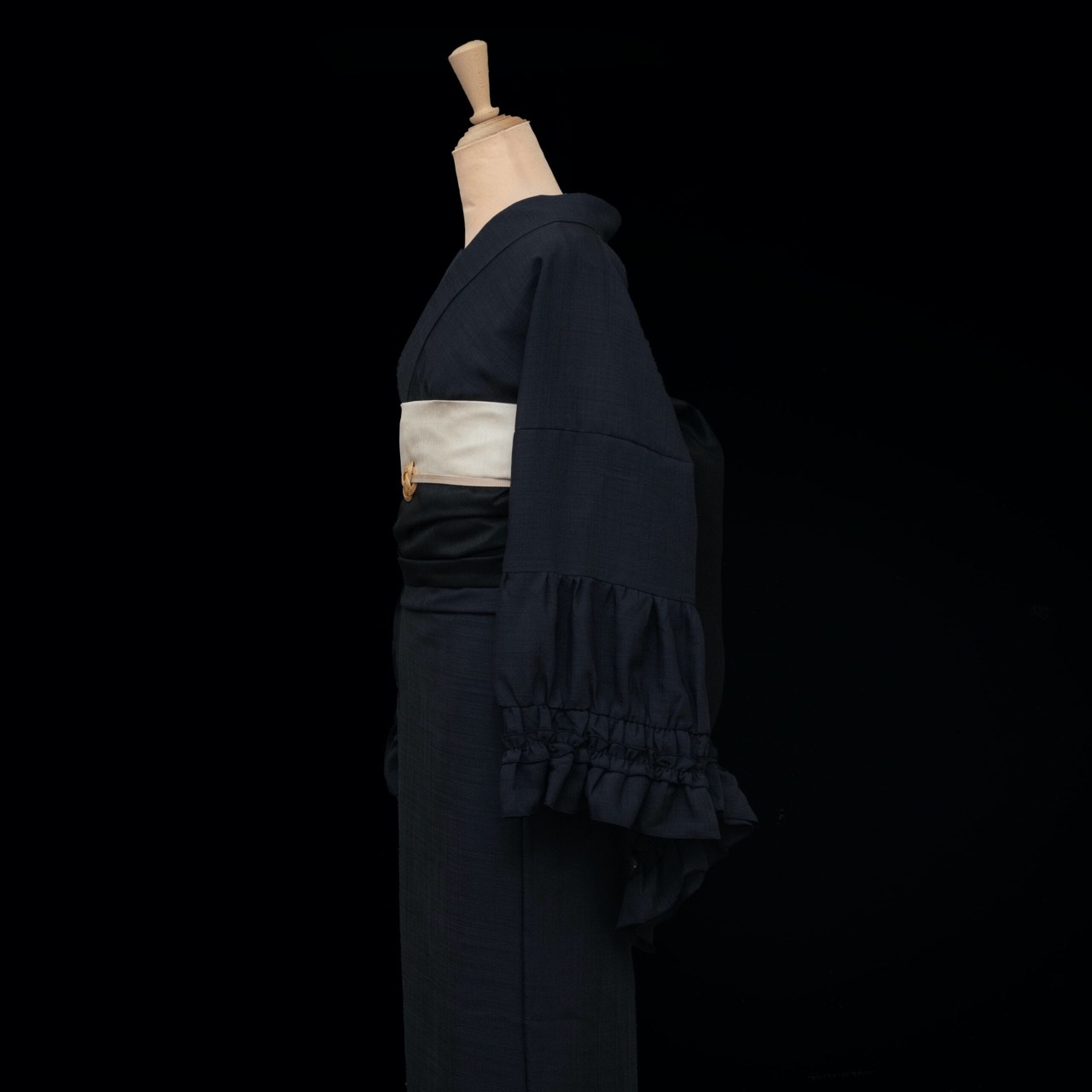 シャーリングフリル着物/カンパニュラ（紺）　SAK-KMSFC20250802