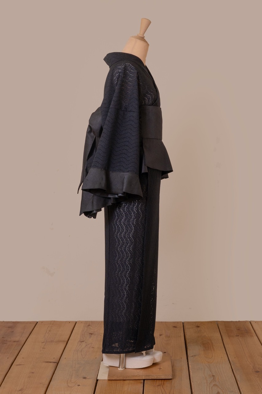 SAK-KMCFT20250611　クロス着物　フリルトップス（波レース・ブラック）　