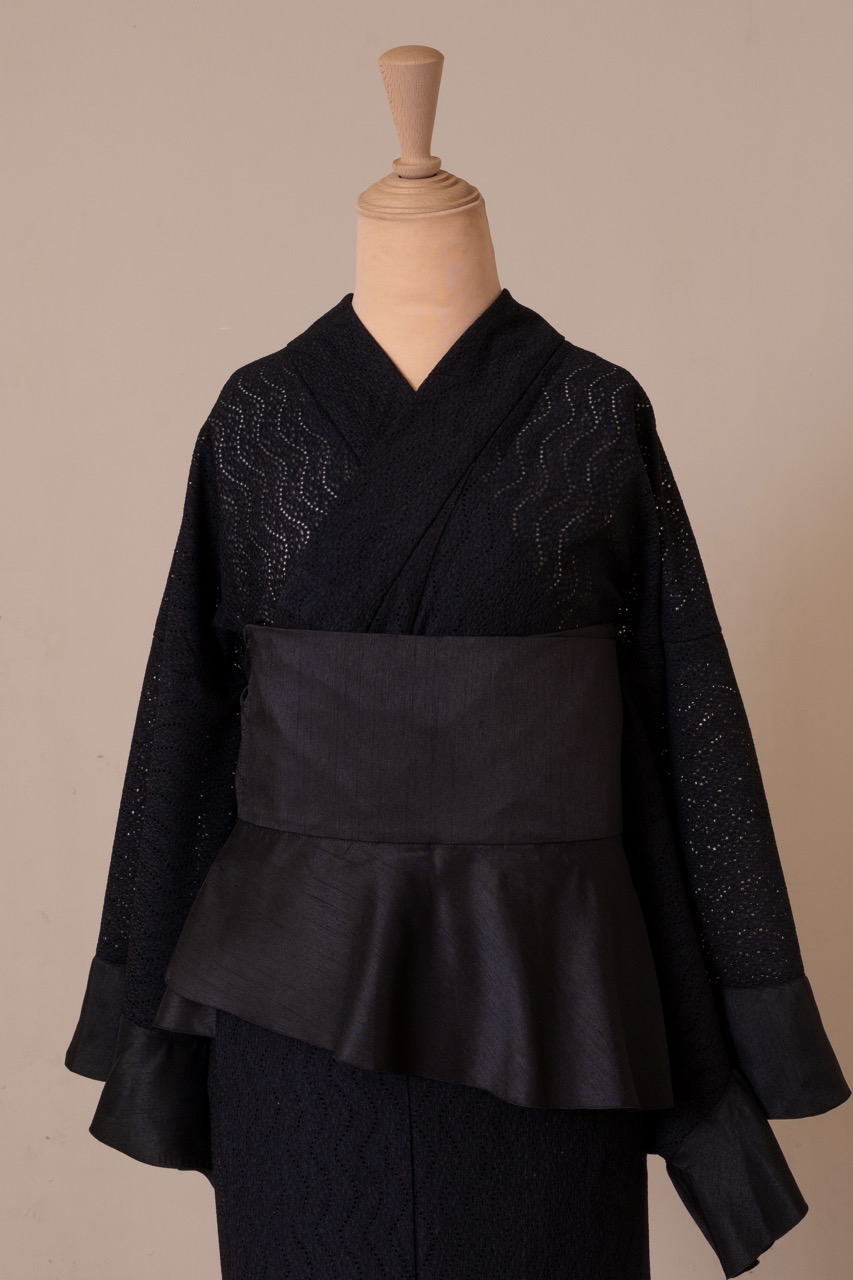 SAK-KMCFT20250611　クロス着物　フリルトップス（波レース・ブラック）　