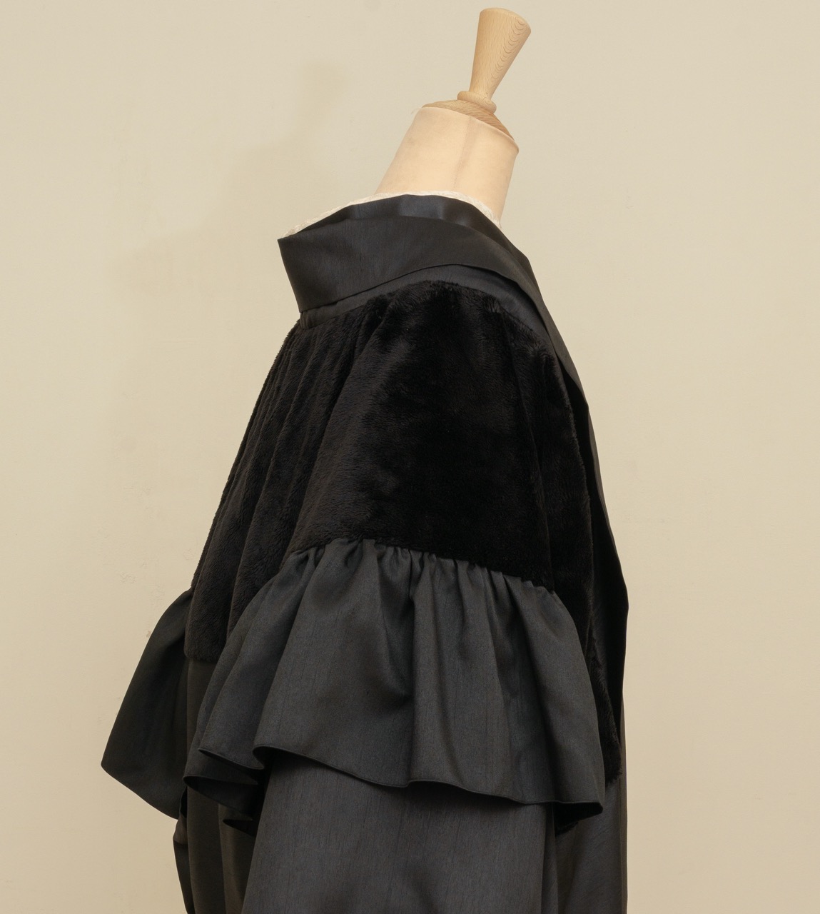 ボアフリル羽織コート（シャンタン・ブラック）SAK-FHAC 20251225