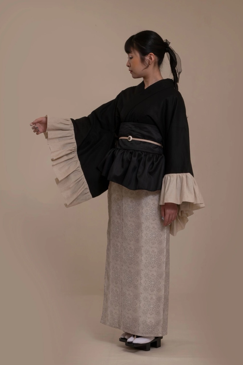 SAK-KMCFT20240321　クロス着物　フリルトップス（バイカラー・ブラック）