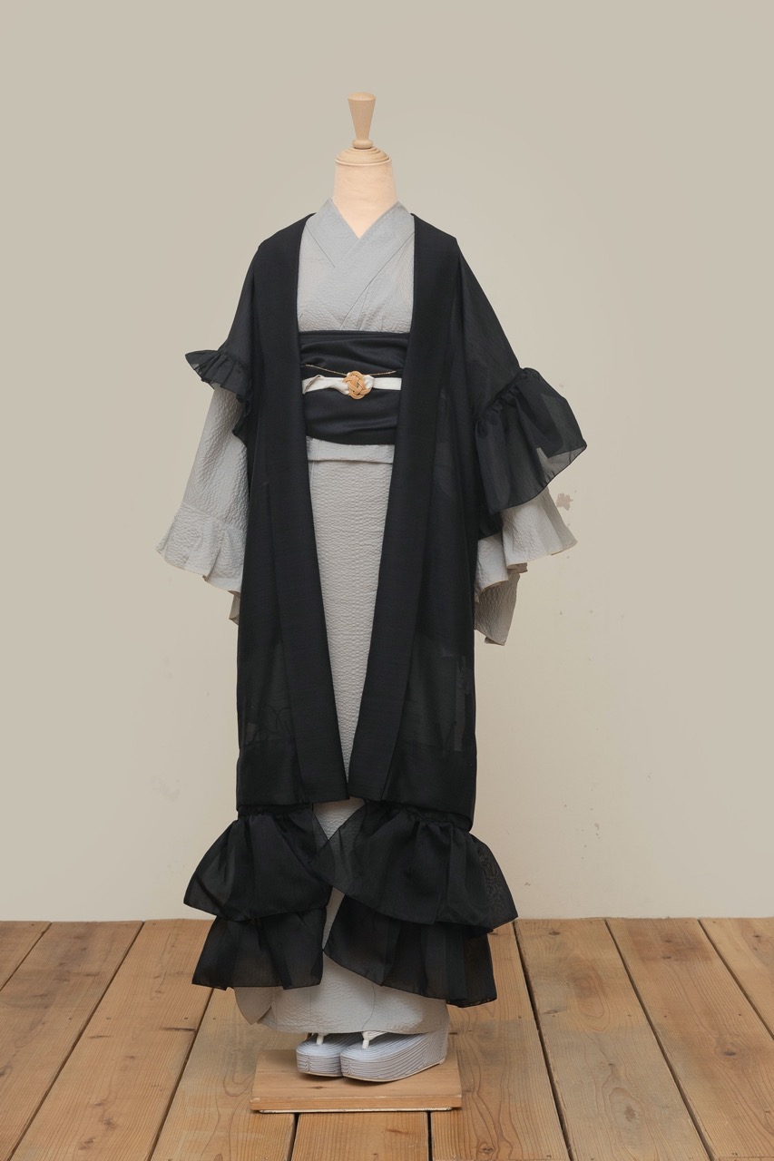 即納品　SAK-FJHA 20260801　フリルジレ羽織（シャンタン・ブラック）