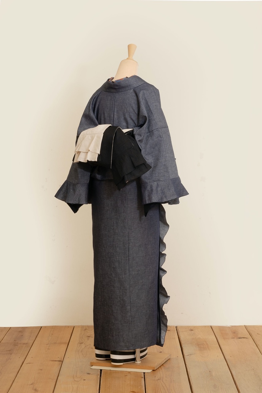 確認用ゴム交換可能 黒絹＆絹羽裏花模様 フリル ペタンコ シュシュ 着物リメイク 黒留袖着物リメイク/モモンガKIMONO羽織（鏡裏紋）シリコンゴム