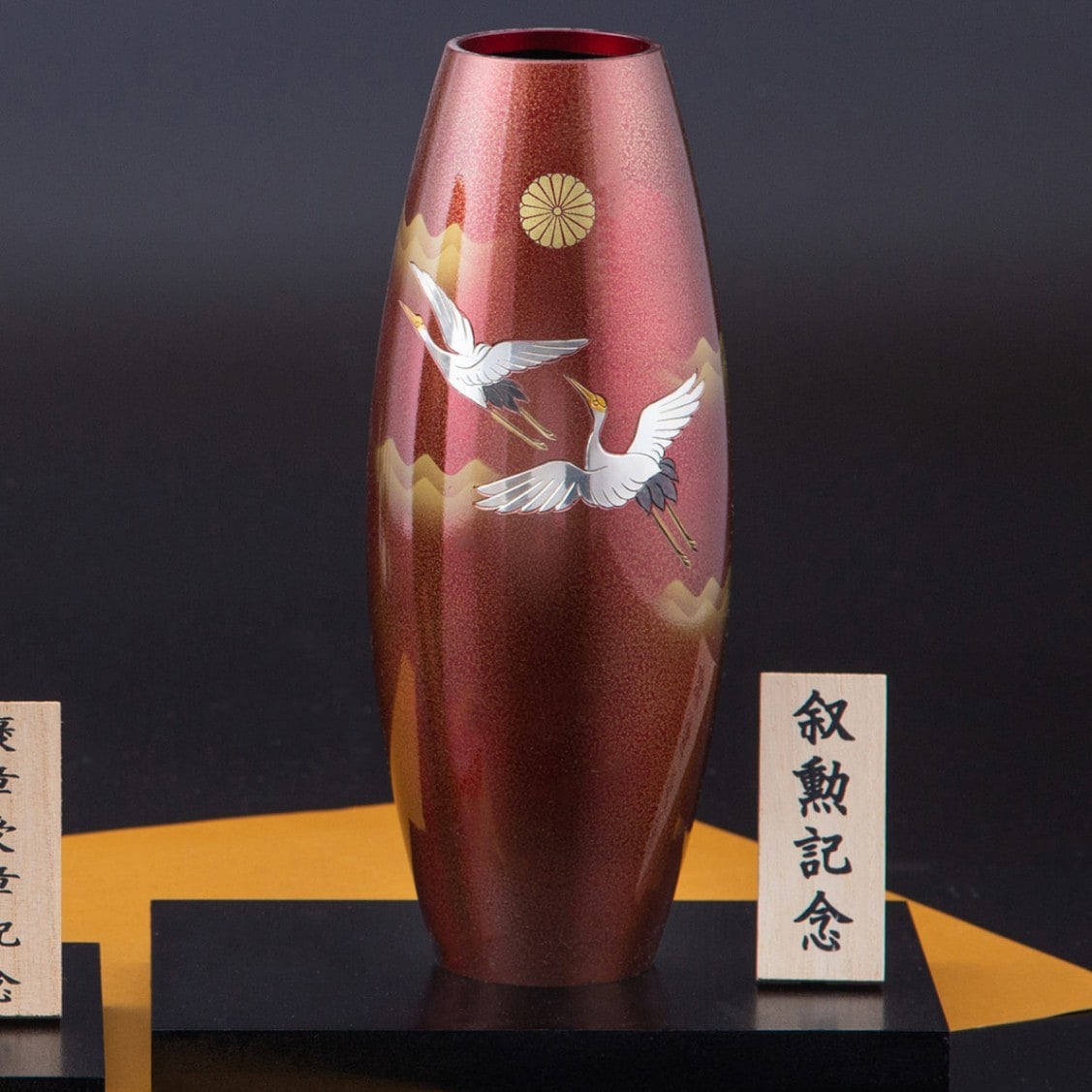 純銀製花瓶菊模様照行刻銀製