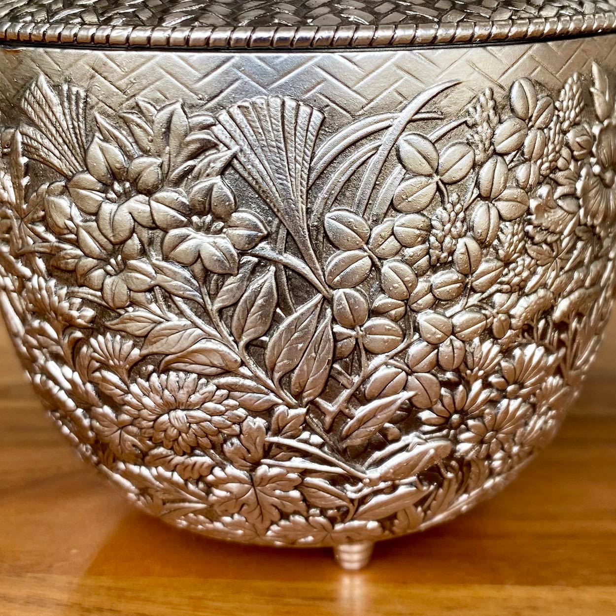 香炉 七草｜美術工芸鑑 叙勲・褒章・叙位叙勲 受章記念品の専門店 松美堂