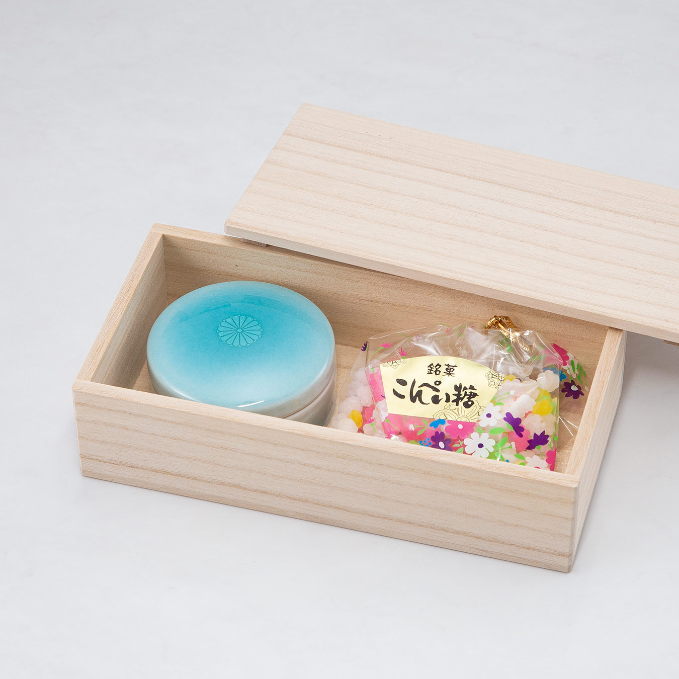 宮本謹製 菊御紋入 ボンボニエール おまけ付き Yahoo!オークション - 皇室ボンボニエール 天皇菊の御紋入り御