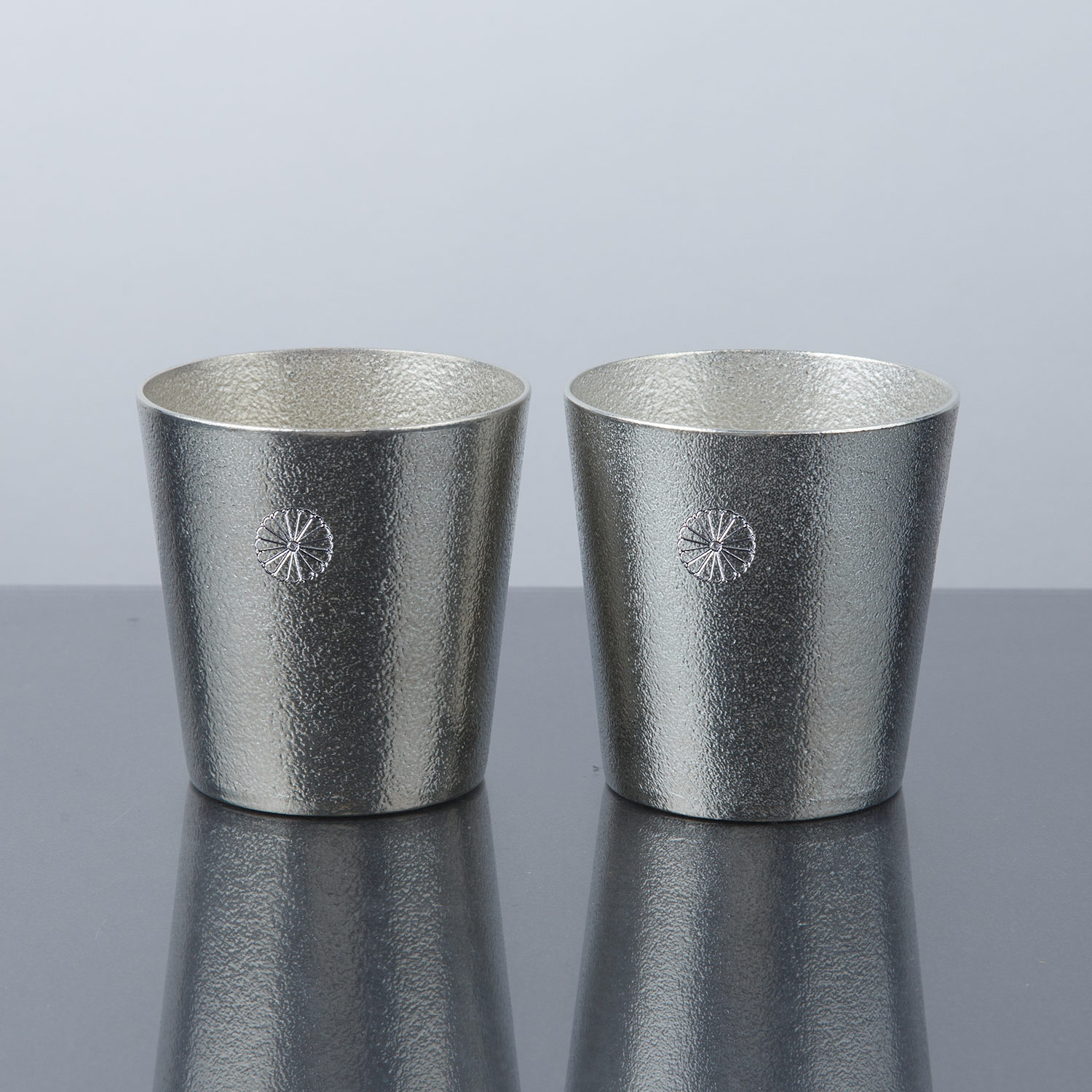 叙勲褒章叙位の記念品と額縁 菊紋入 能作 タンブラー 200ml 2個入 化粧