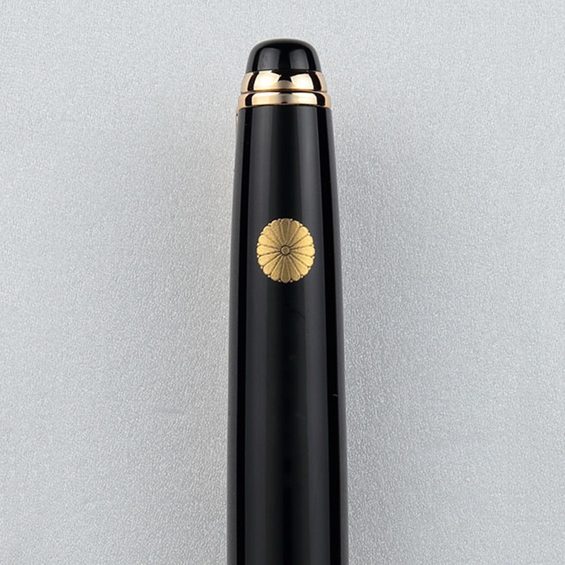 菊紋入 漆芸ボールペン 細軸 ふくろう｜美術工芸鑑 叙勲・褒章・叙位
