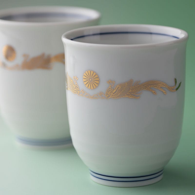 菊紋・鳳凰紋様入湯呑 瑞穂｜美術工芸鑑 叙勲・褒章・叙位叙勲 受章