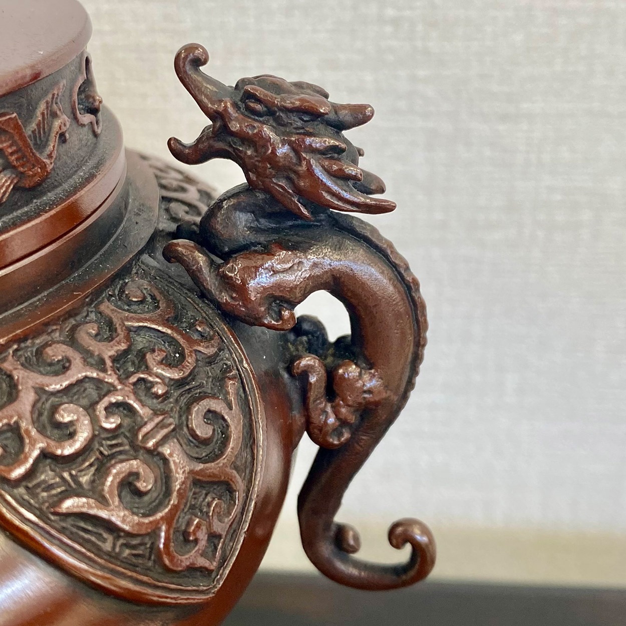 叙勲褒章叙位の記念品と額縁 『受章者様へのお祝い品』青銅製香炉 長足