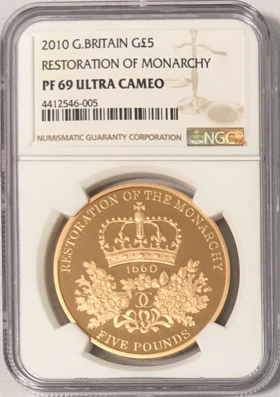 【動画あり】グレートブリテン2010年イングランド王政復古350周年記念　5ポンドプルーフ金貨PF69UCAM　NGC