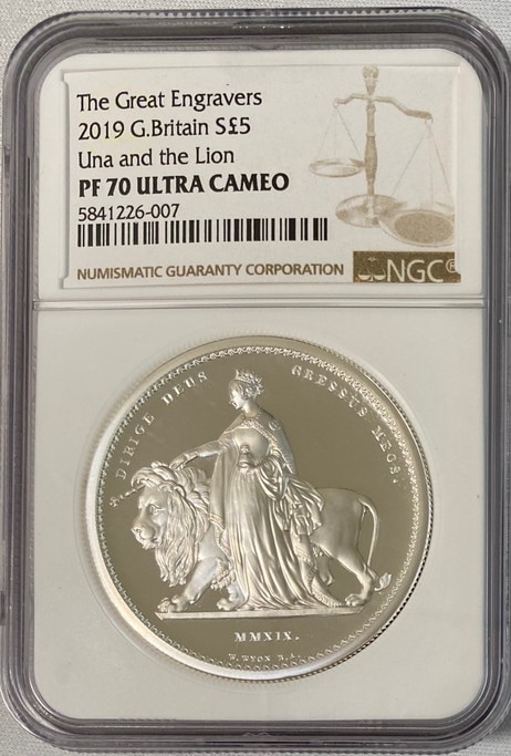 ウナ＆ライオン