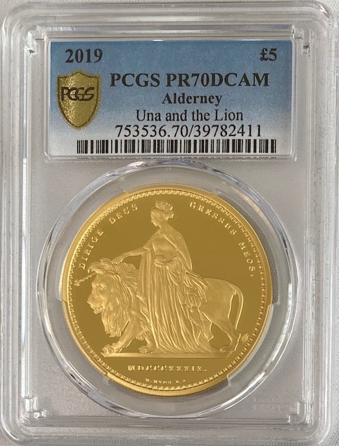 イギリスの王室属領オルダニー島エリザベス II 2019年5ポンドプルーフ金貨ウナとライオンPCGS PR70 DCAM-39782411