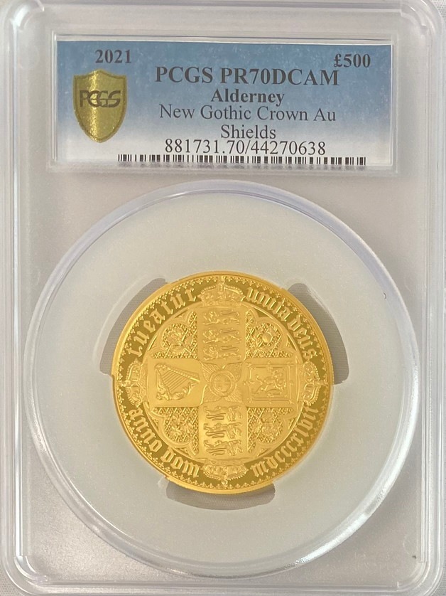 【予約商品】2枚組イギリスの王室属領オルダニー島エリザベス II 2021年500ポンドプルーフ金貨ニューゴシッククラウンPCGS-PR70DCAM箱付き