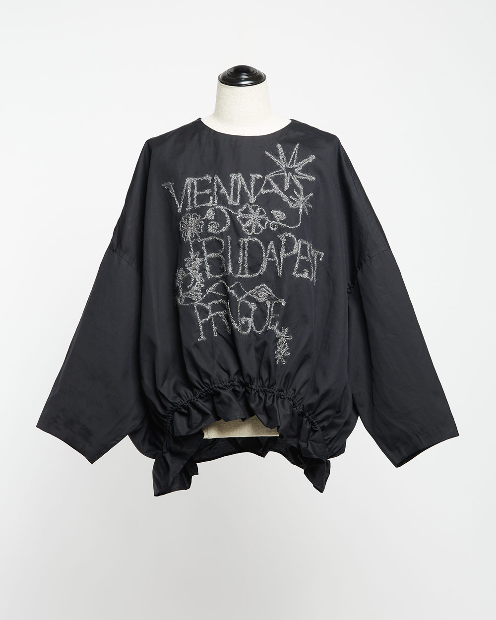 ギャザー刺繍ブラウス