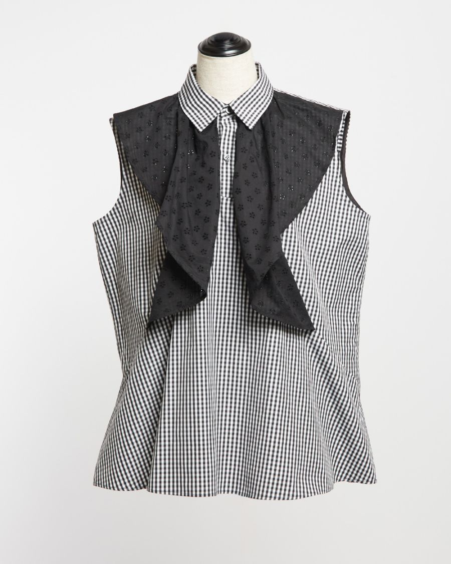 ラッフルブラウス