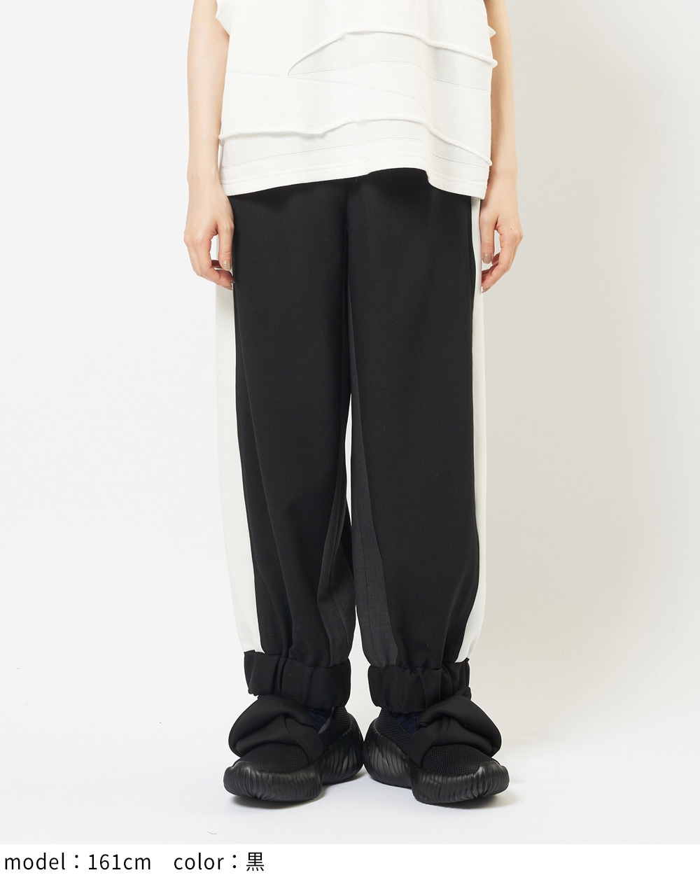 ライントロパンツ