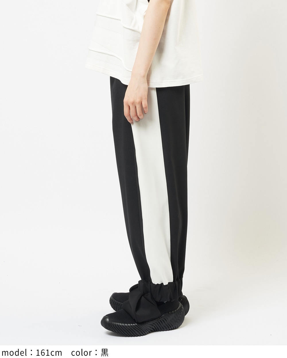 ライントロパンツ