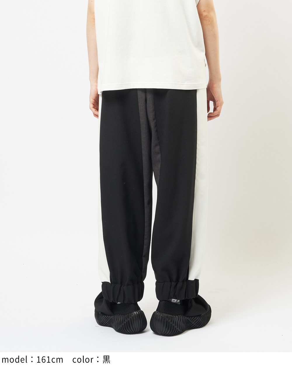 ライントロパンツ