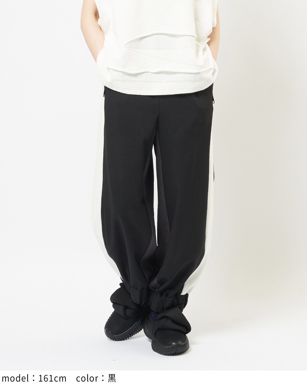 ライントロパンツ