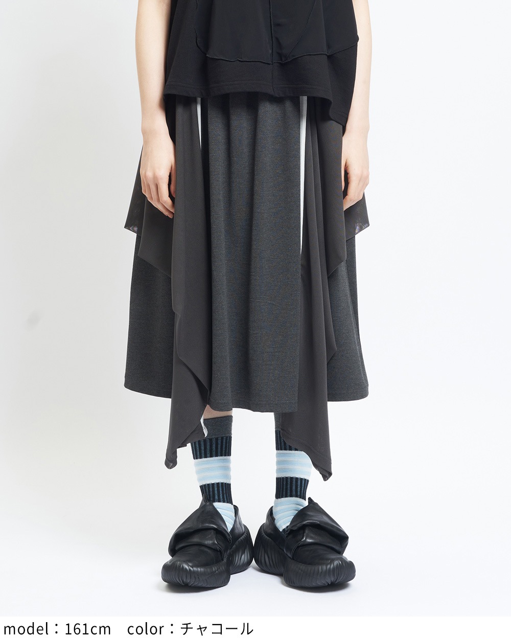 ポンチフリルスカート