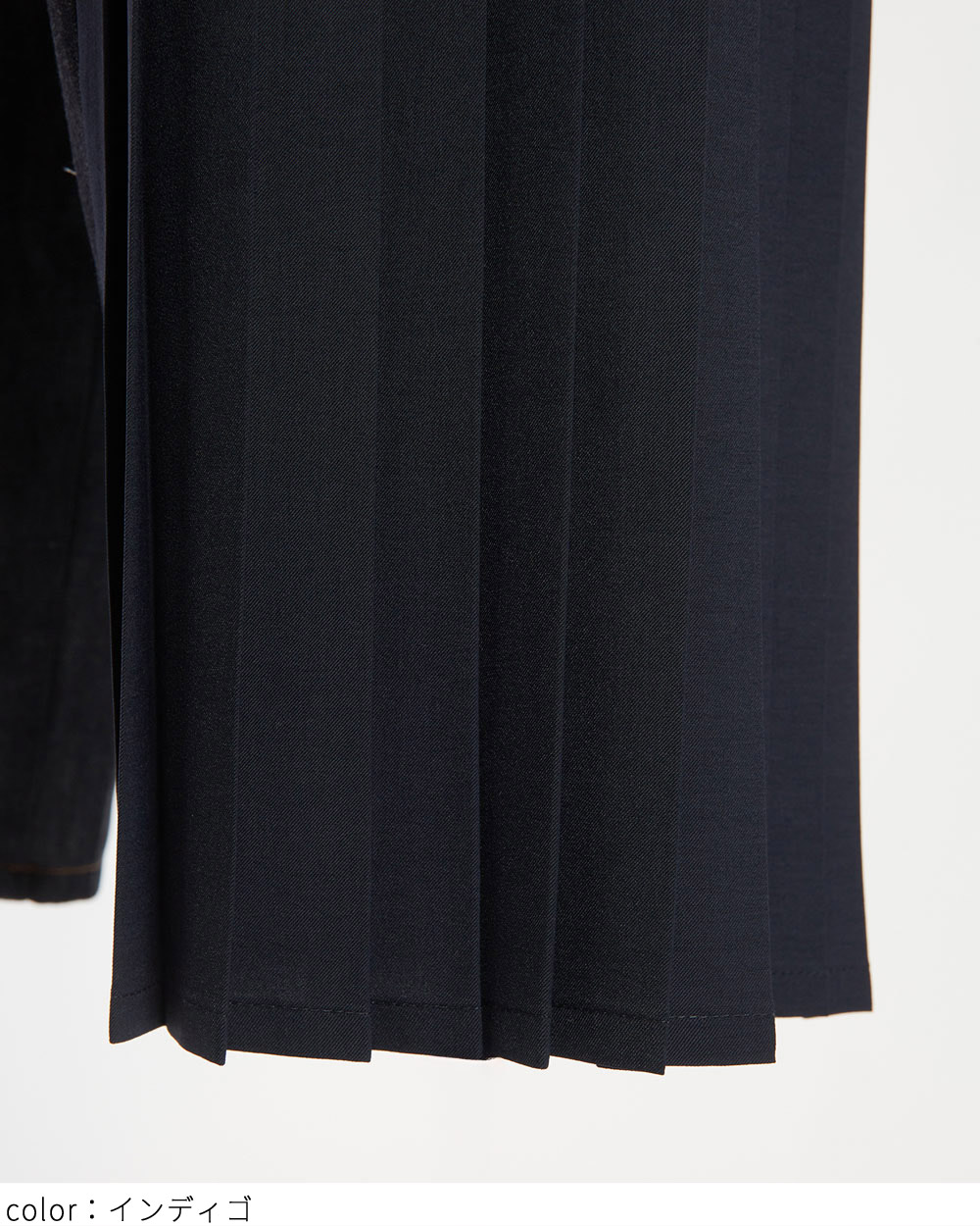 タックプリーツデニムパンツ