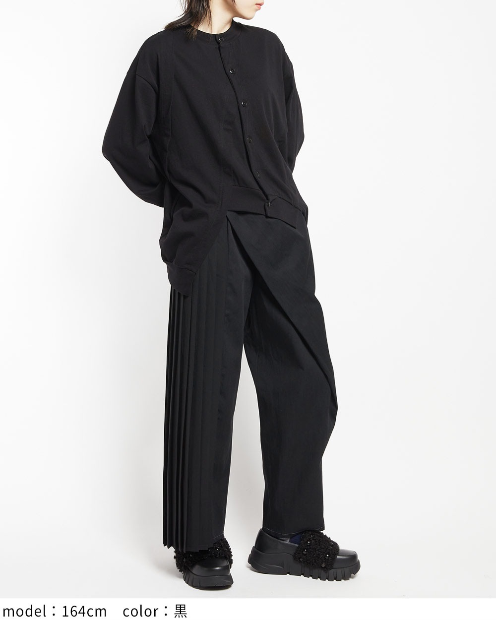 タックプリーツデニムパンツ