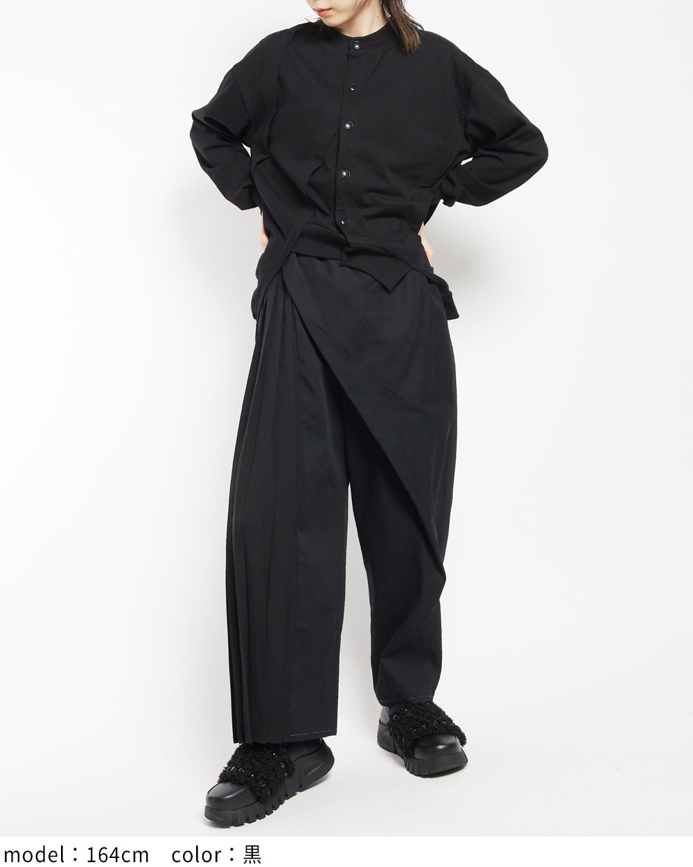 タックプリーツデニムパンツ