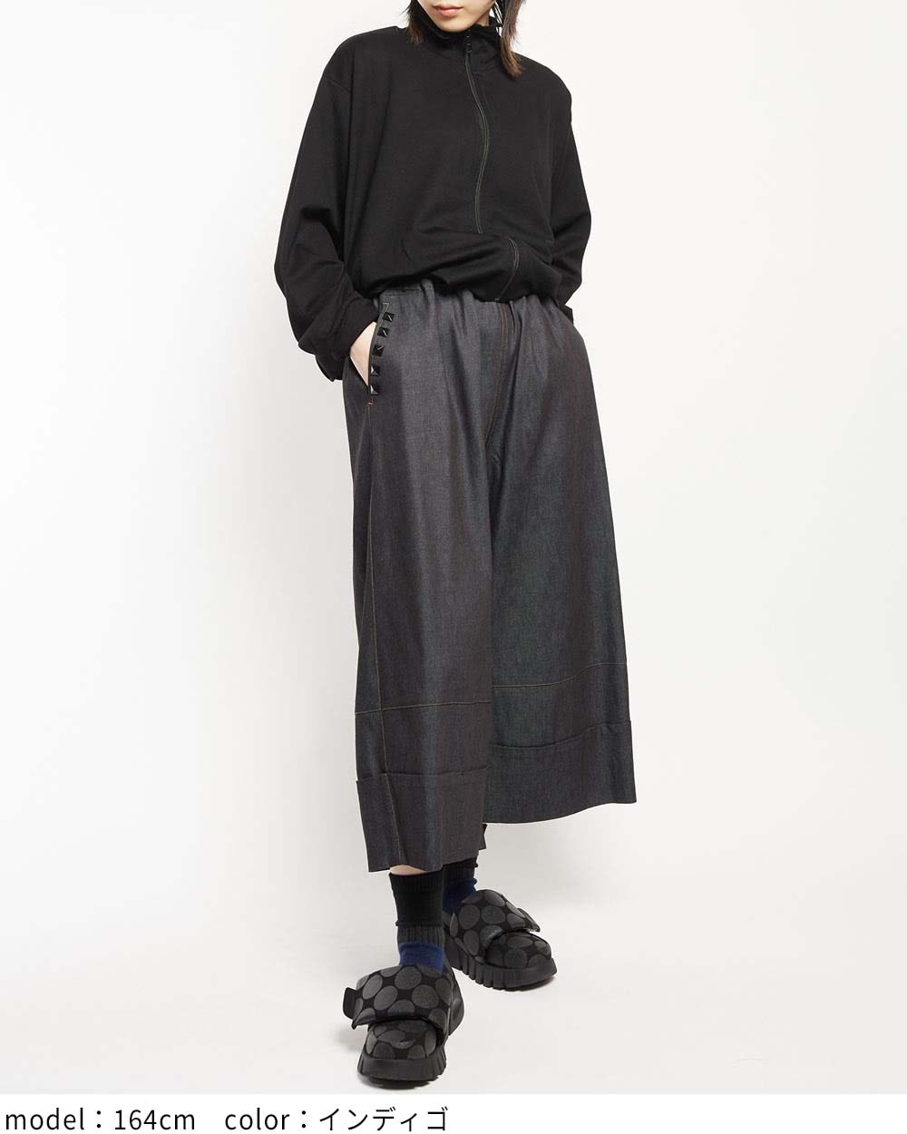 折り返しデニムパンツ